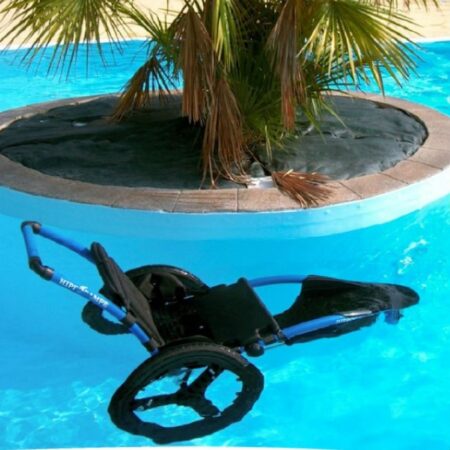 Silla de ruedas Hippocampe versión piscina en el agua